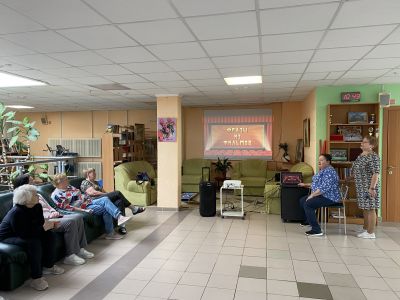 участники отгадывают фильмы по фразам