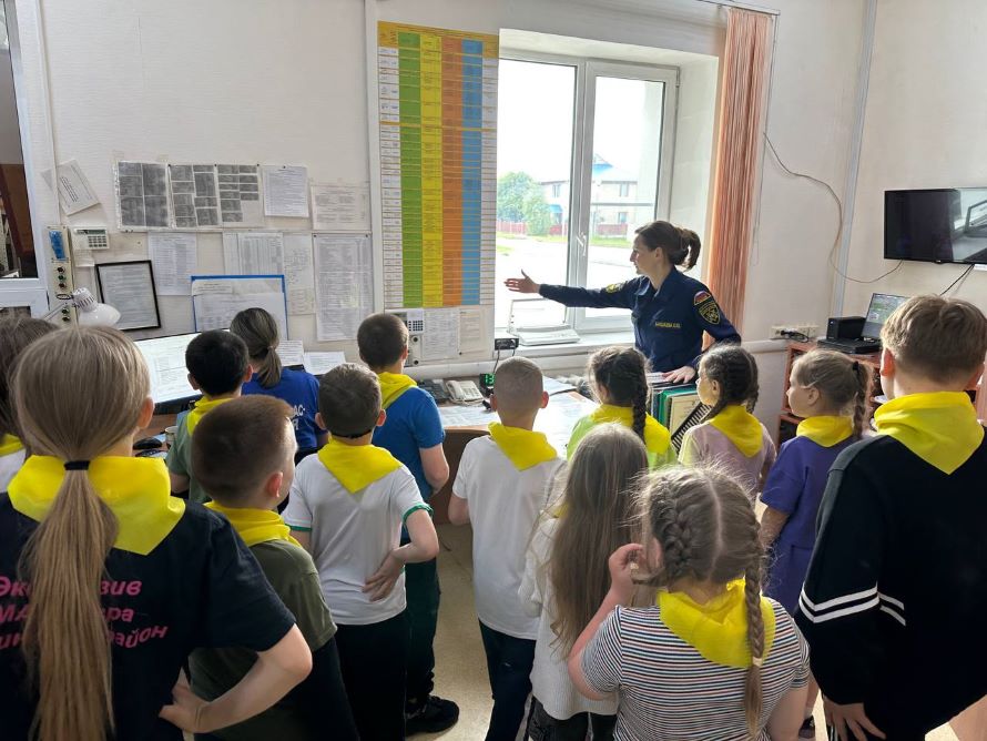 Дети находятся в диспетчерском пункте