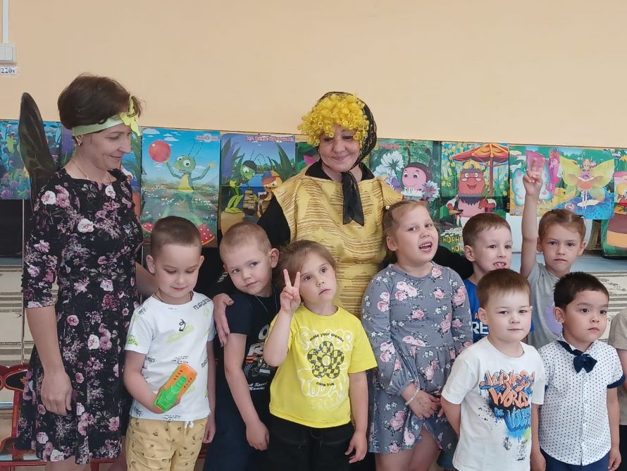 Общее фото с театрализованной игровой программы «Привет от Лунтика»