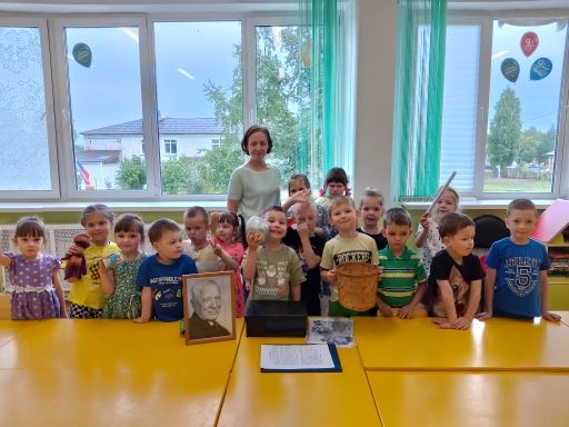 Общее фото с мероприятия, посвященного Корнею Чуковскому