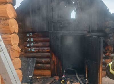 Вид со стороны входа на сгоревшую баню