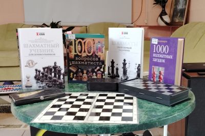 Книжная выставка «Волшебный мир шахмат»