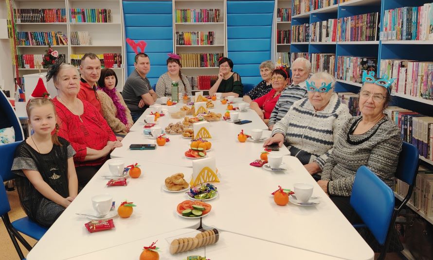 Общее фото гостей за столом