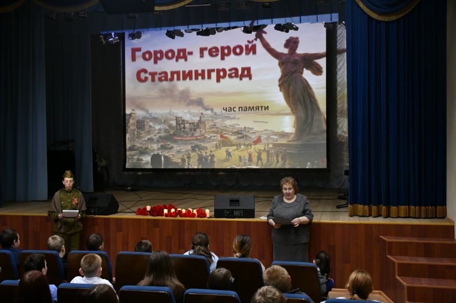 ведущие часа памяти Чумакова Тая Изотова Галина