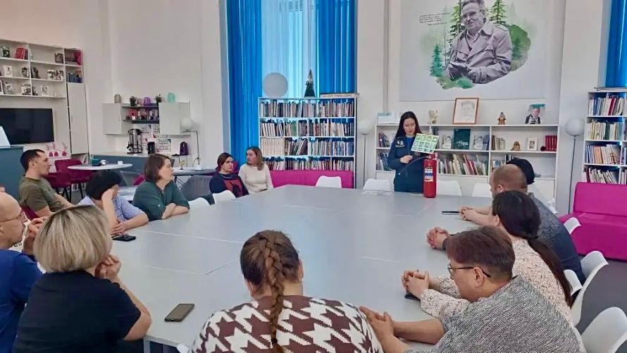 О правилах пожарной безопасности рассказали сотрудникам библиотеки