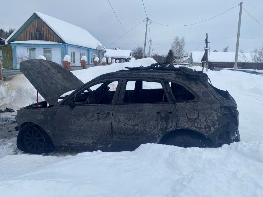 В Ягодном в результате пожара уничтожен автомобиль