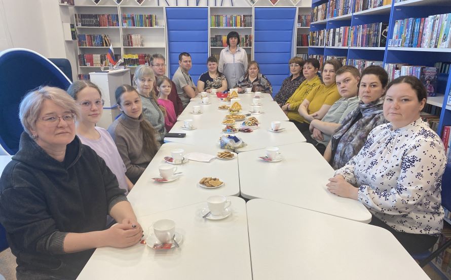 участники клуба &laquo;Уши, лапы, хвост&raquo; собрались на открытие клуба.