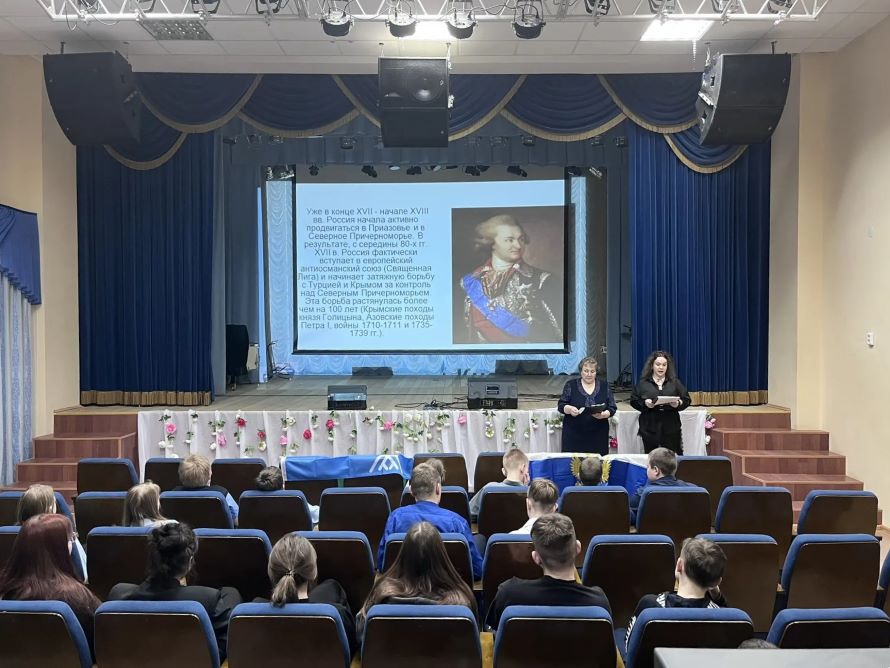 Ведущие Изотова Г Баранюк Т рассказывают историю полуострова