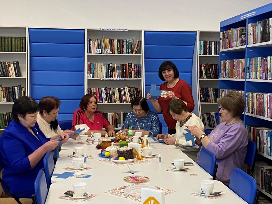 Гости принимают участие в мастер-классе