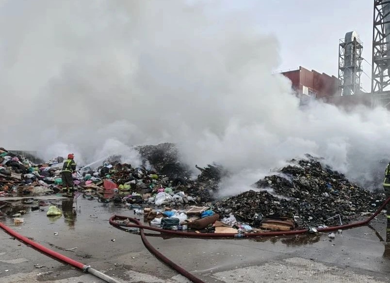 Пожар на полигоне ТБО в пгт.Мортка