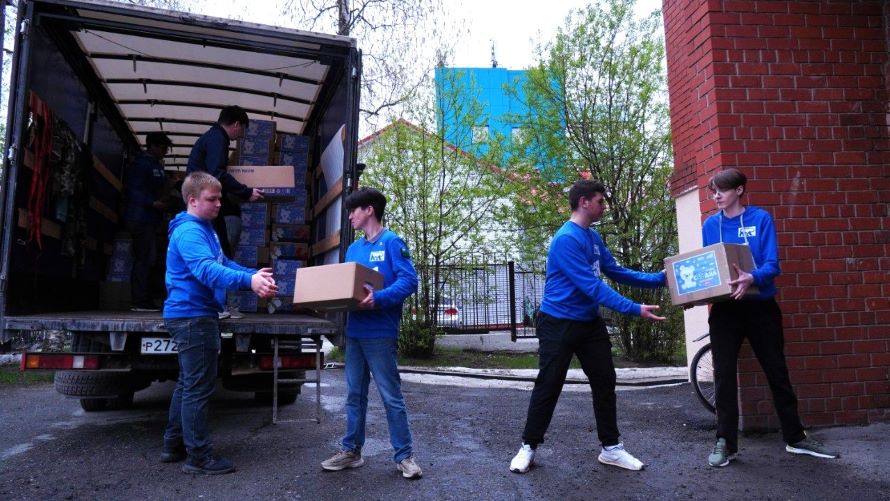 Югорчане организовали очередной сбор и доставку посылок