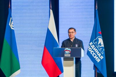 Секретарь Генерального совета партии Владимир Якушев