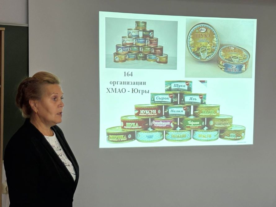 на фото исполнительный секретарь местного отделения Елена Старцева