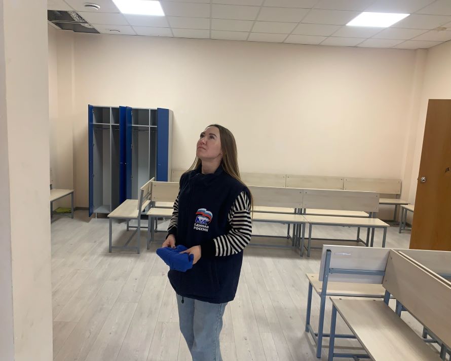 Активистка &laquo;Партдесанта&raquo; &laquo;Единой России&raquo; проверяет состояние спортивного комплекса в Кондинском районе