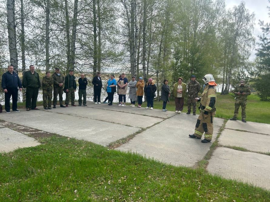Пожарно-тактические занятия в оздоровительно-образовательном центре «Юбилейный» пгт. Луговой