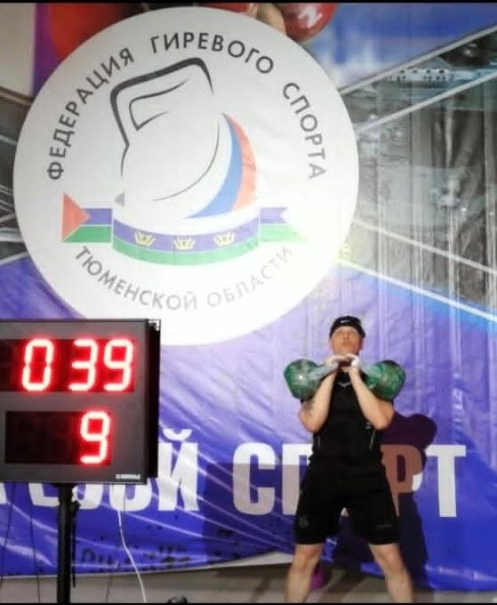 Сергей Порсин увлечен тяжелой атлетикой