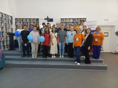 общая фотография участников ярмарки профессий в читальном зале библиотеки