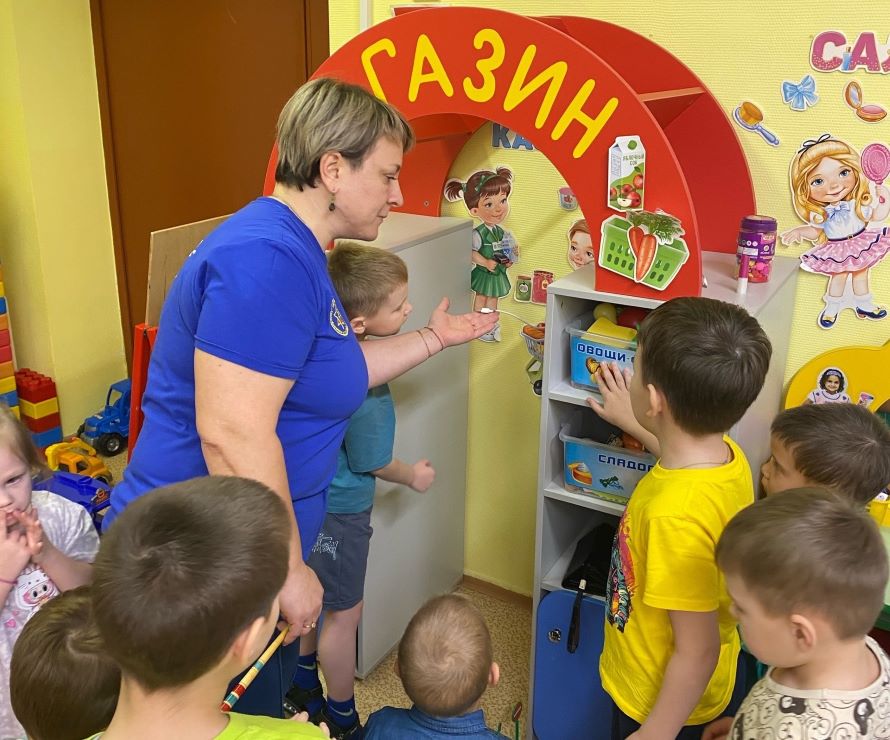 дети не просто слушают, а вовлечены в процесс