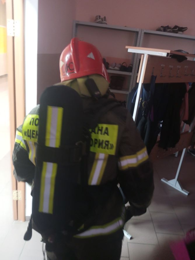 пожарный в школе
