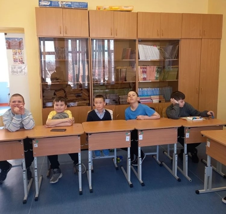 игровой урок на площадке детского лагеря